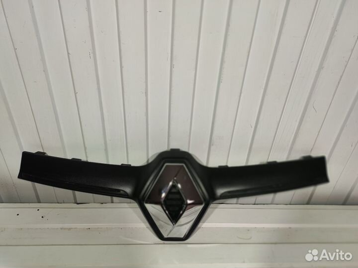 Молдинг решетки радиатора renault logan/sandero 18