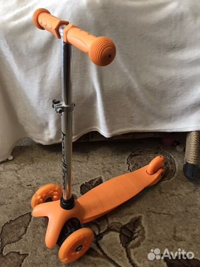 Самокат трехколесный