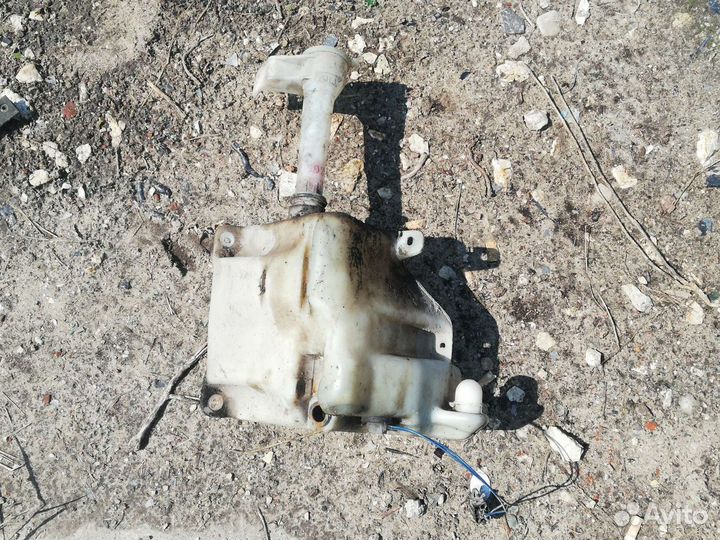 Бачок омывателя передний Mazda 626 GE 91-97