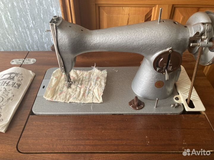 Швейная машинка подольская ножная с тумбой