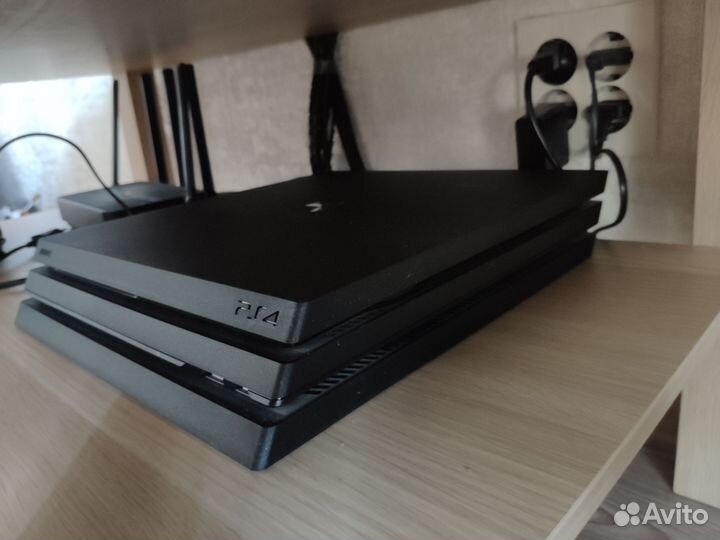 Sony playstation 4 pro 1tb (идеал, стоит без дела)