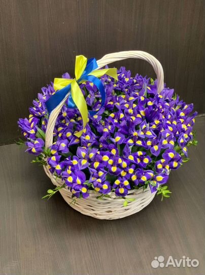 Красивые корзины с живыми цветами