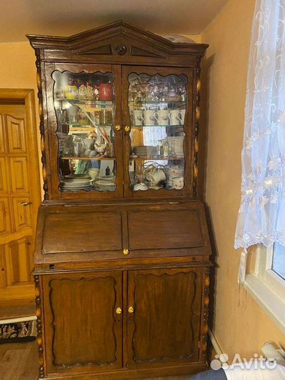 Антикварный шкаф буфет