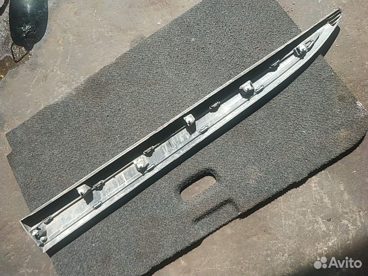 Молдинг передней правой двери mitsubishi outlander