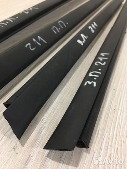 Уплотнитель стекла двери Mercedes Benz E350 W211