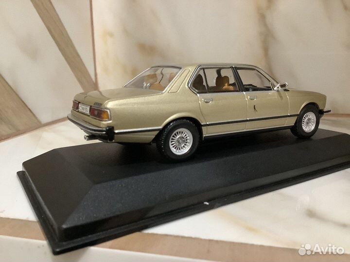 BMW 733i E23 1977 1:43 Minichamps Gold
