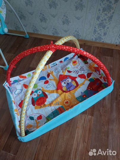 Развивающий коврик с игрушками для малыша