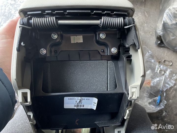Подлокотник camry 40