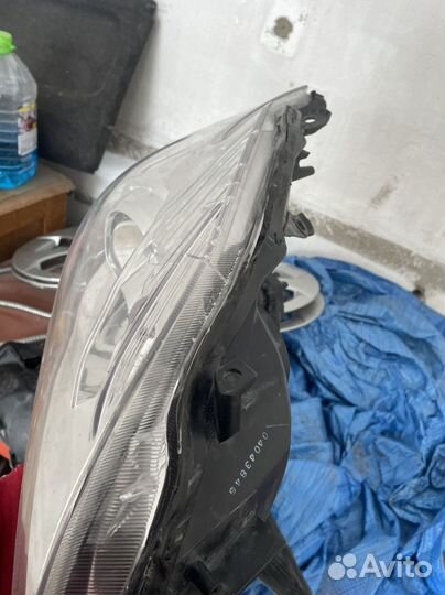 Передняя фара правая тойота приус 30