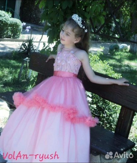 Платье, несколько штук