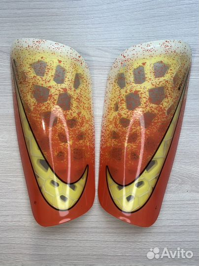 Щитки футбольные Nike Mercurial Lite 