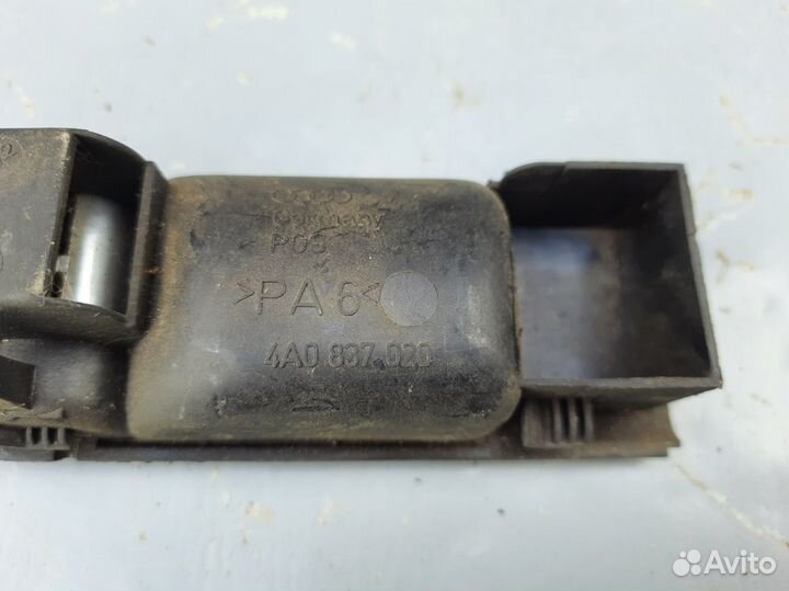 Ручка передней правой двери Ауди 100 с4