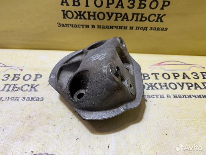 Кронштейн двигателя правый Peugeot 206 1.6 10FX7