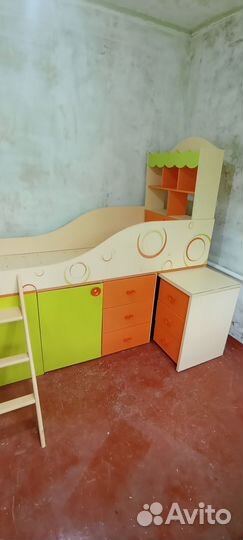 Детская кровать чердак со столом