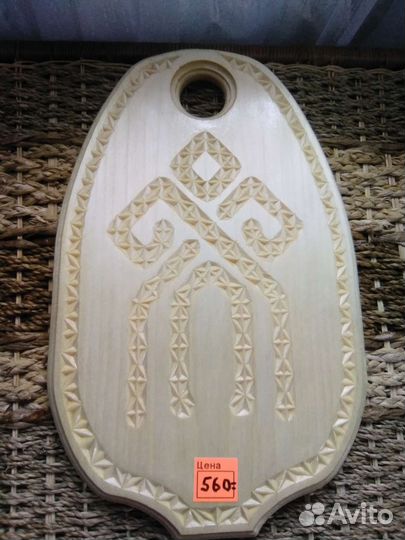 Доска разделочная с резьбой из осины