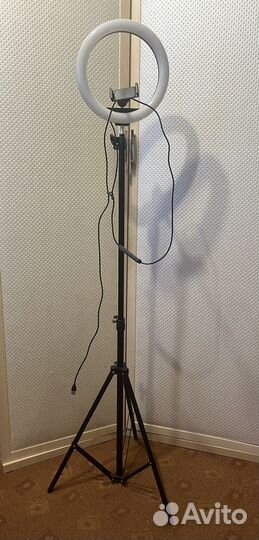 Кольцевая лампа со штативом