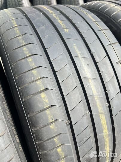 Pirelli P Zero PZ4 285/35 R23 и 325/30 R23