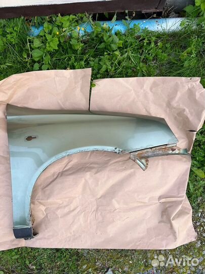 Крыло правое калина 1