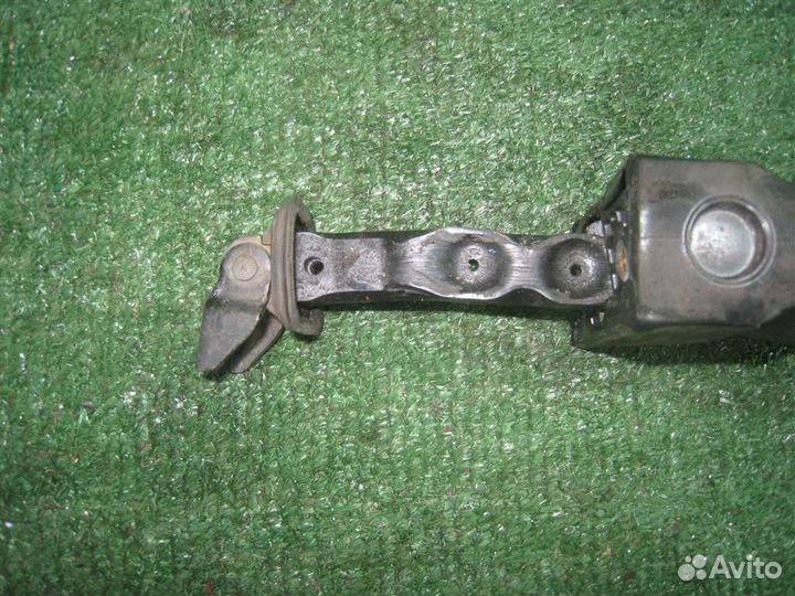 Ограничитель двери передней правой Skoda Fabia 5J