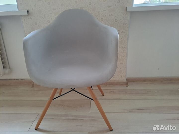 Стул кресло на ножках