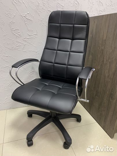 Офисное кресло
