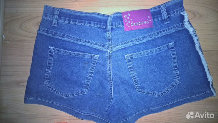 Удобные молодежные шорты