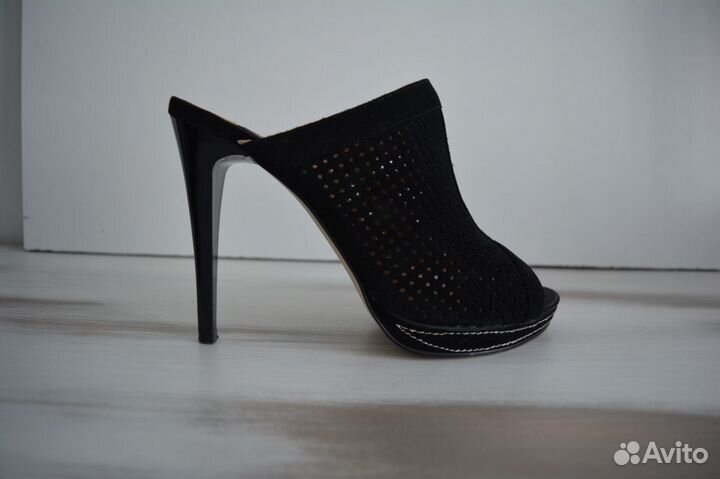 Босоножки на каблуке