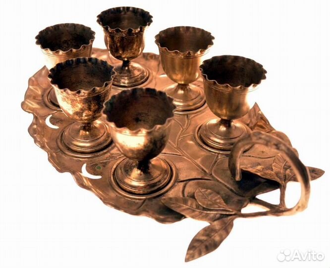 Немецкие рюмки на подносе