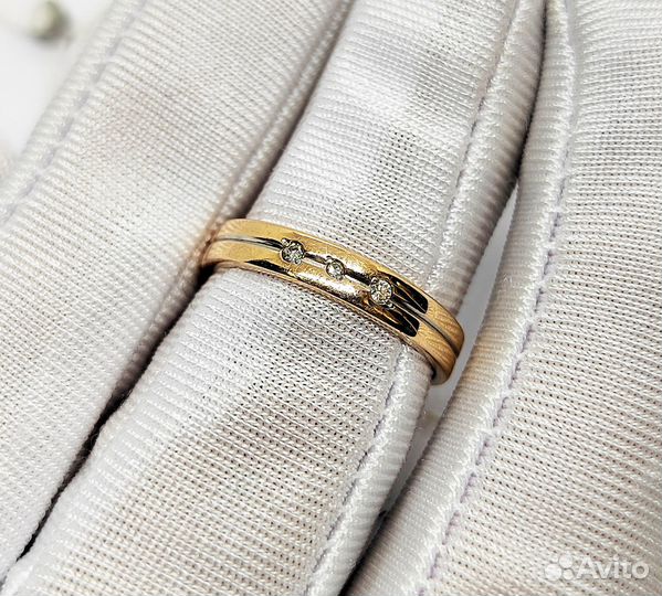 Кольцо с природным камнем Золото