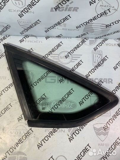 Стекло кузова левое Ford Focus 3