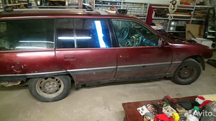 Запчасти на Opel Omega A универсал и седан