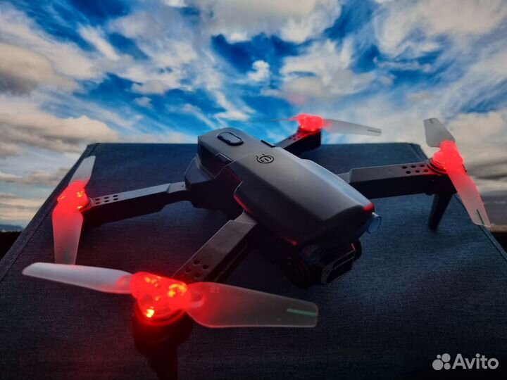 Квадрокоптер с HD камерами и датчиками препятствий