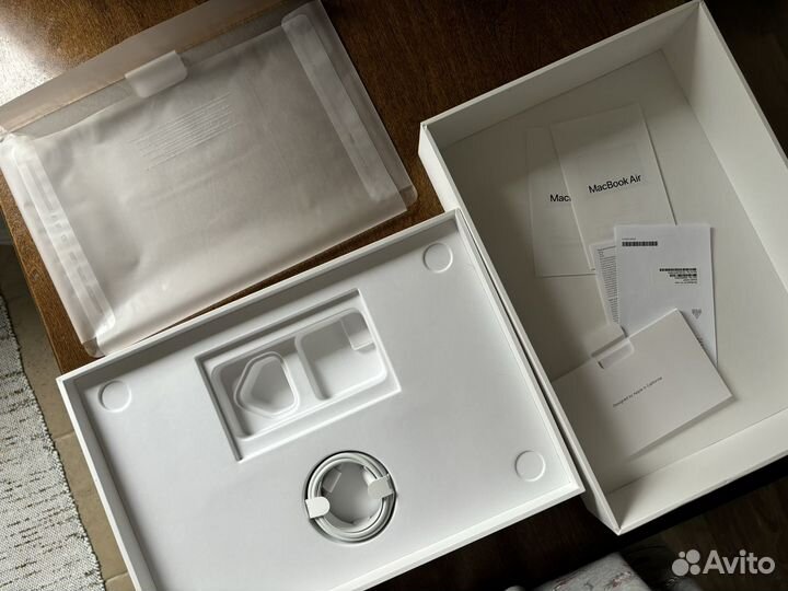 Коробки macbook air, iPhon 15 Plus, Magic Mouse
