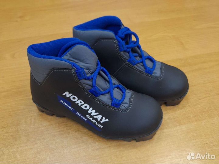 Лыжные ботинки детские 31 размер