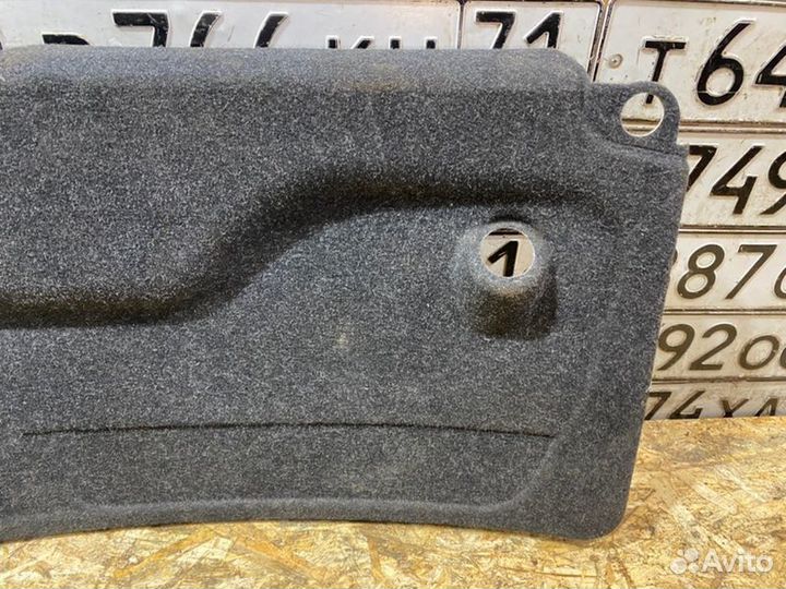 Обшивка двери багажника Chevrolet Niva 2006