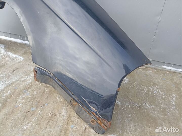 Крыло переднее правое черное LADA Priora 2012