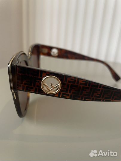 Солнцезащитные очки