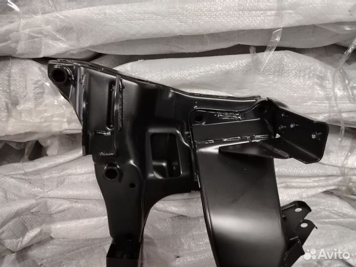 Задний подрамник Mitsubishi Outlander 1