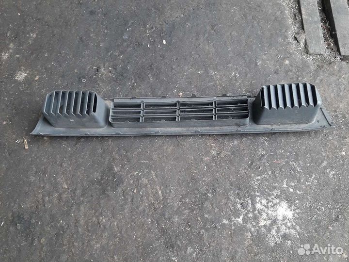 Решетка переднего бампера Фольксваген T5