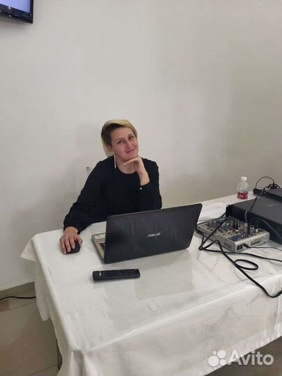 Ведущая на мероприятие