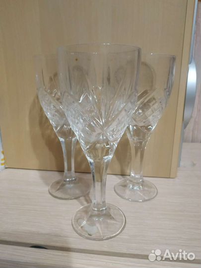 Рюмки, вазы, хрустальная посуда