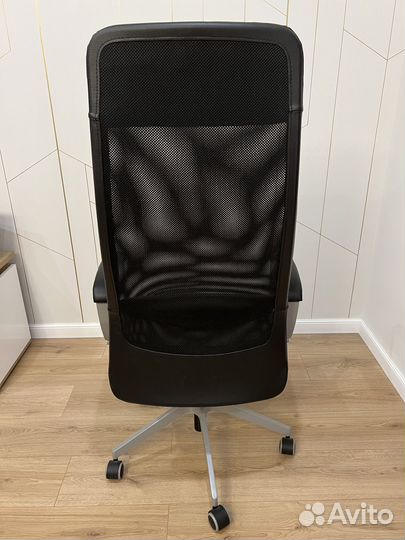 Кожаное компьютерное кресло IKEA markus