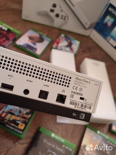 Xbox One S+1000Gb+Game Pass+4диска+22 игры