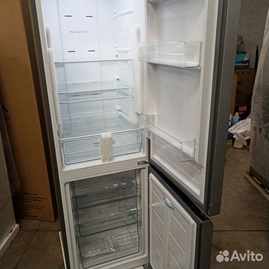 Холодильник двухкамерный новый