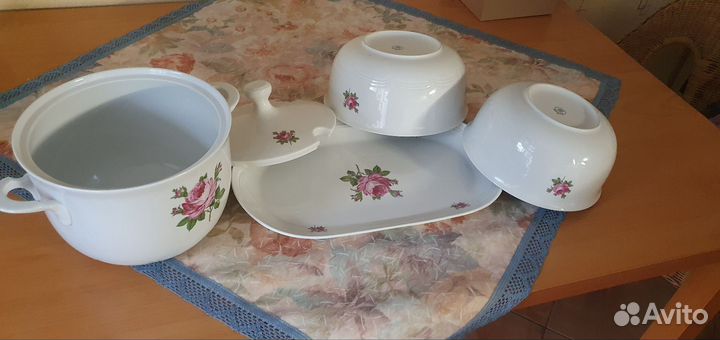 Набор столовой посуды новый