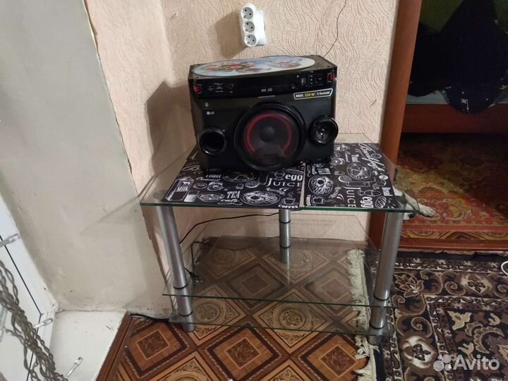 Стеклянная тумба