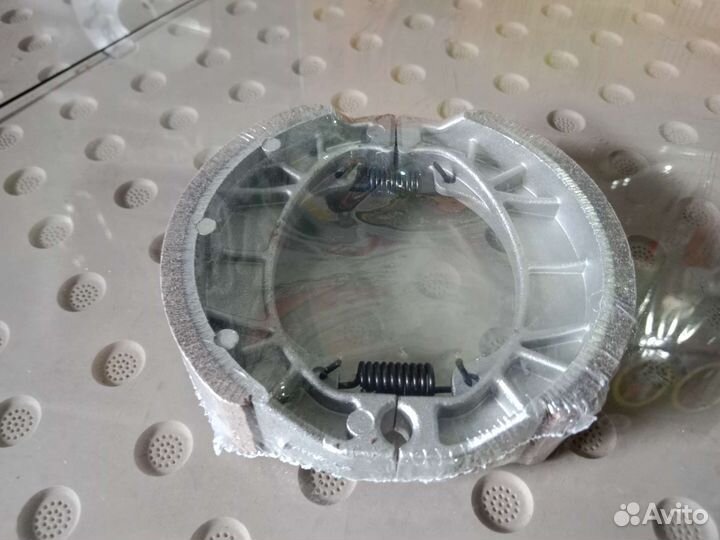 Тормозные колодки на скутер