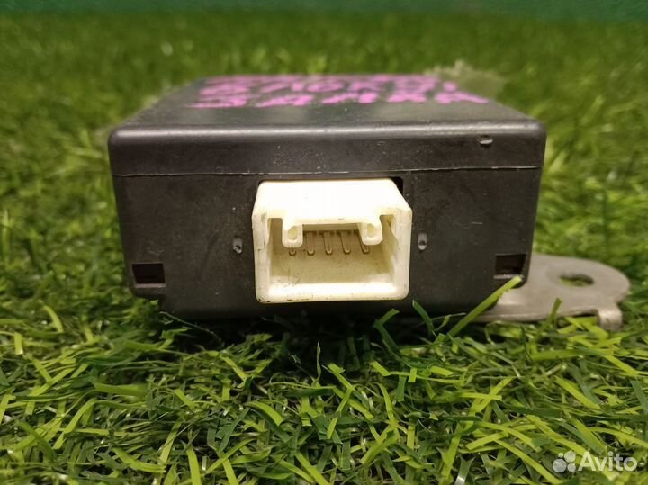 Блок управления центральным замком Toyota Matrix 1