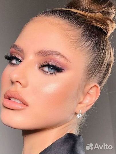 Модель на макияж