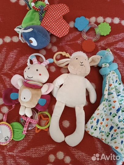 Игрушки погремушки для малыша
